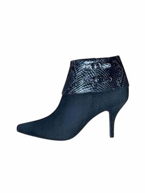 NWOB Footnotes Black Suede Bootie sz 7